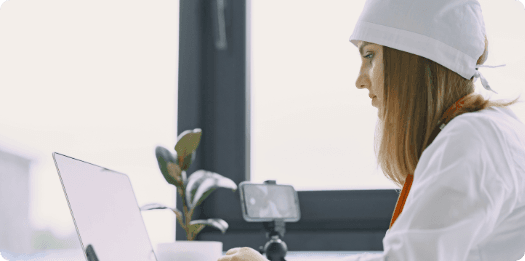 Clinical laboratory assistant using a microscope